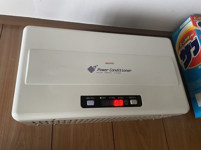 交換前のパワコン（SANYO・約20年使用）