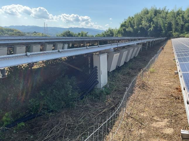 太陽光発電所の全景