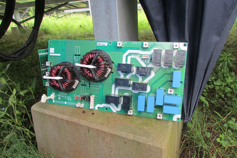 落雷で故障したPCS基板